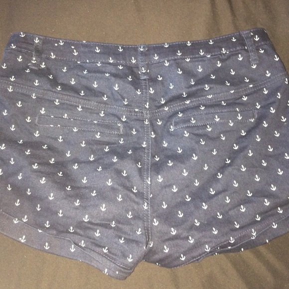 Shorts - Picture 2 of 3